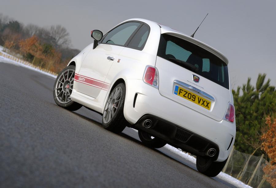  Abarth 500 esseesse 2009 года  (UK) (фото 10 из 29)